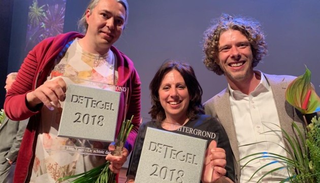 DE ACHTSTE DAG WINT JOURNALISTIEKE PRIJS DE TEGEL